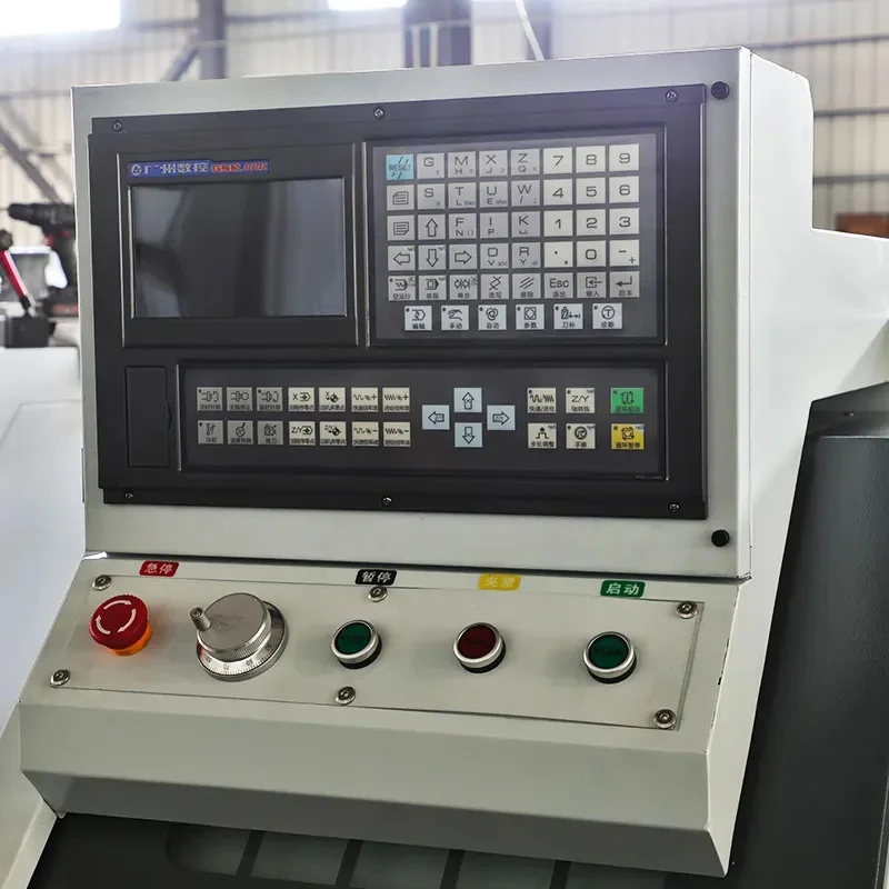 أداة آلة مخرطة CNC أوتوماتيكية عالية الدقة CK6132 أفقية 220 فولت سيمنز GSK سرير مسطح حاجز توجيه صلب يتضمن Tailstock