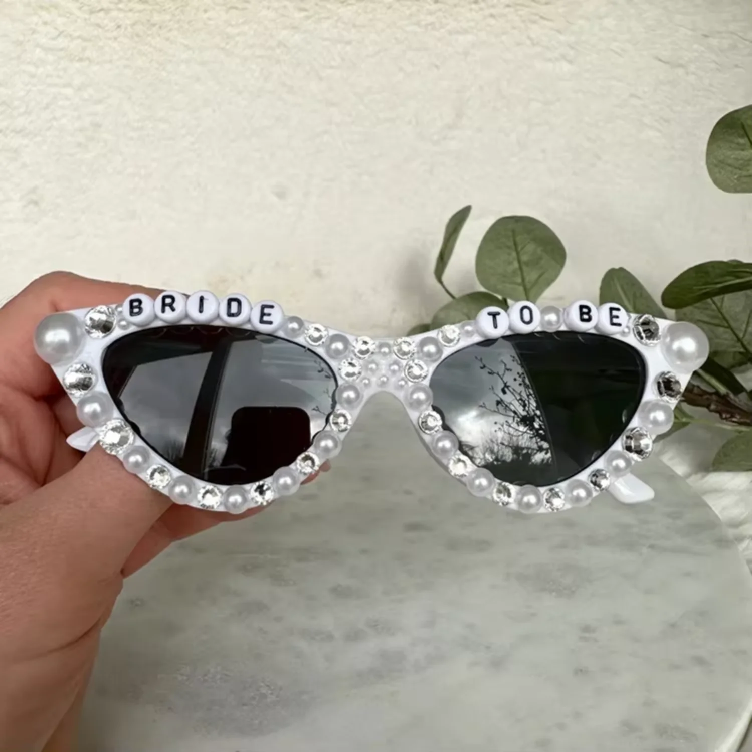 Bachelorette Party Rhinestone Pearl Sunglasses Bride to Be Cat Eye Shaped Glasses for Bridesmaid Bride to Be Party