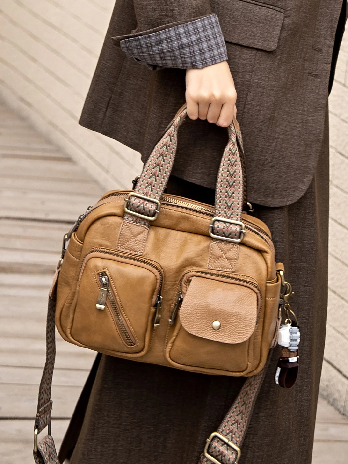 

2026 New Spring Summer Soft Leather Handbag Multi-Pocket Mom Bag Retro Pillow Bag Large Capacity Single Shoulder Crossbody Bag