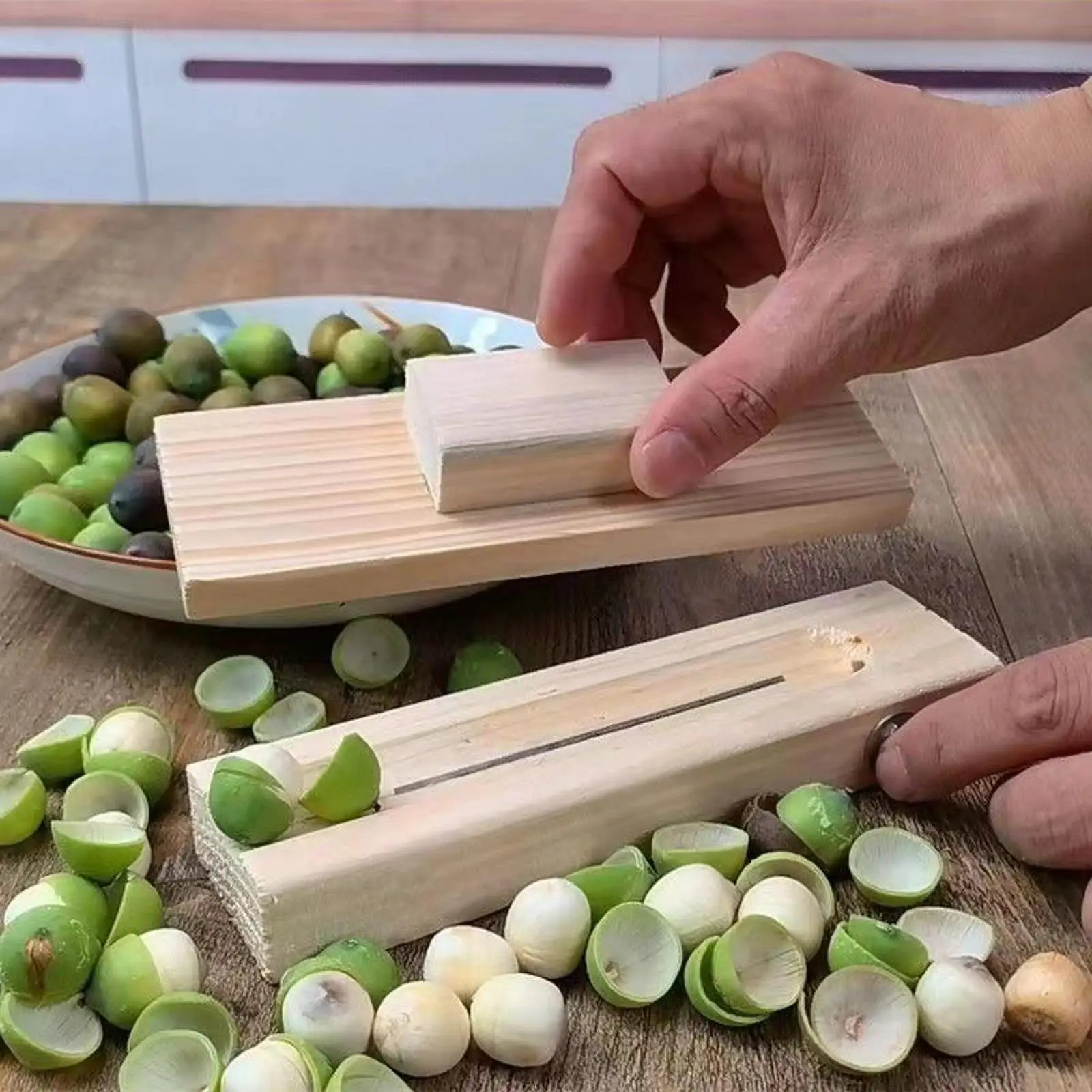 

Opener Cracker Ergonomic Portable Gadget Easy to Use Remover Peeler