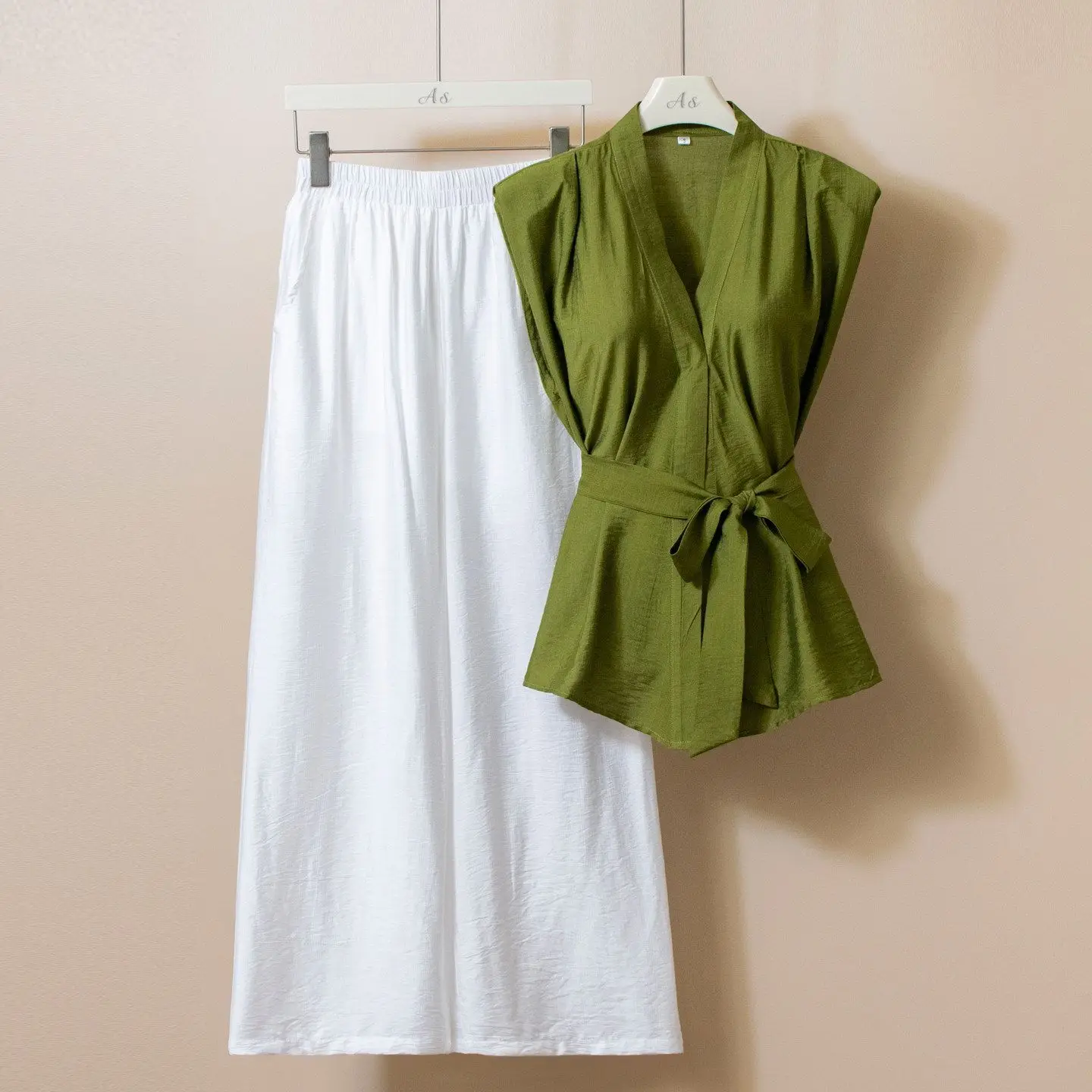 

2026 Summer New Fashion Set V-neck Waist Strap Top White Wide Leg Pants Two Piece Set