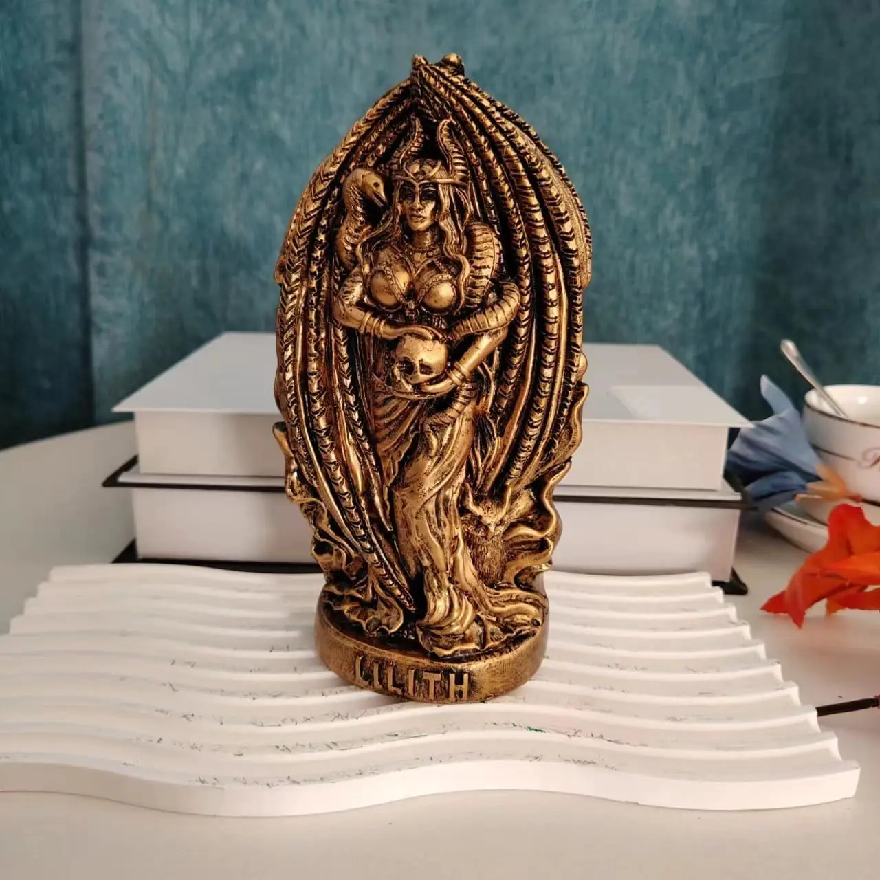 Lilith Resin Statue - Gothic Lilith sculpture, suitable for altar and tabletop decoration, inspired by Norse mythology (gold)