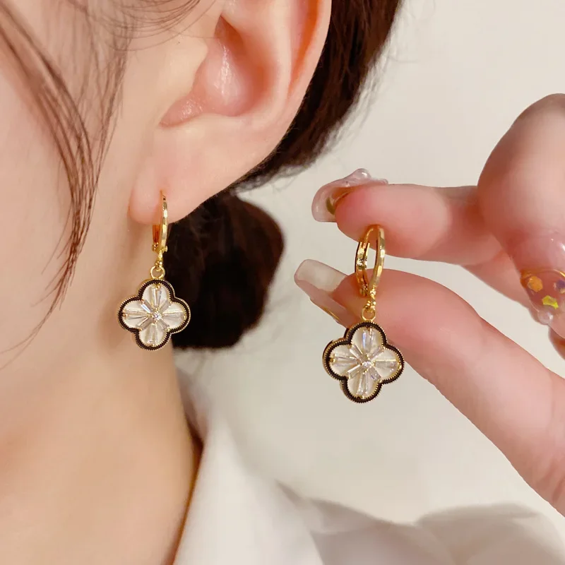 Autumn and Winter New Fashionable and Exquisite Micro-inlaid Four-leaf Flower Ear Buckle Personalized Niche Earrings for Women