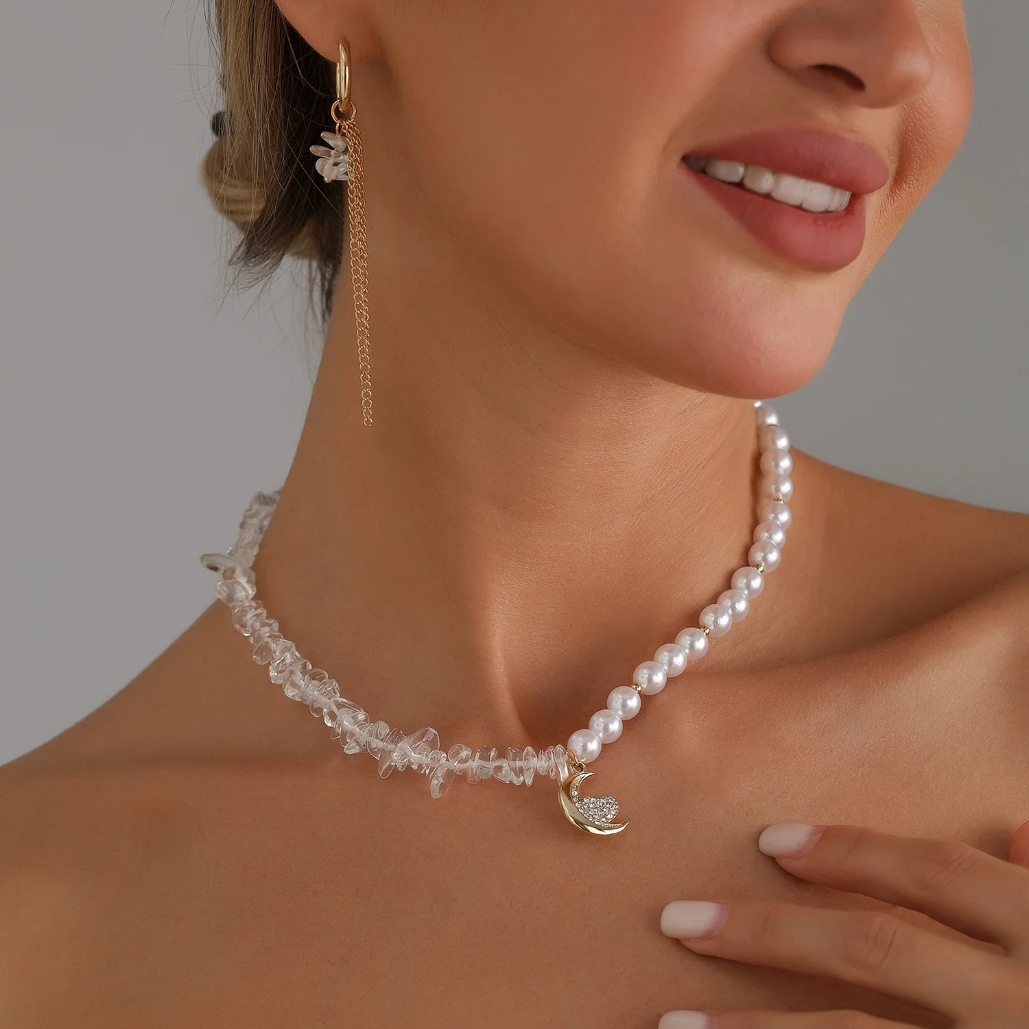 

Elegant Imitation Pearl Transparent Glass Crystal Spliced Necklace for Women Zircon Heart Moon Pendant Necklace Earrings Jewelry