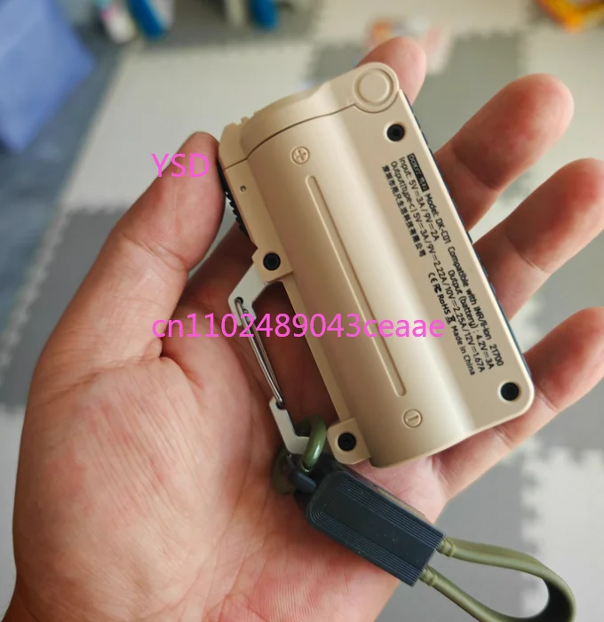 

Outdoor Portable Mountaineering Buckle Power Bank 5000mAh 22.5W Fast Charging Replaceable Battery With Built in Cable