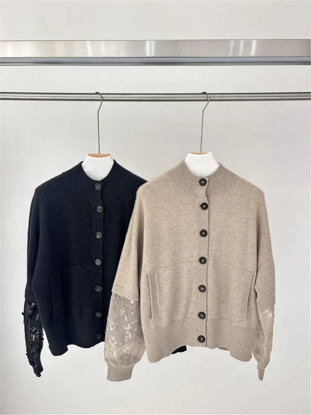 

Women's 25 Autumn/Winter Round Neck Sheep Button Long Sleeved Patchwork Sequin 100% Cashmere Knitted Long Sleeved Cardigan Jacke