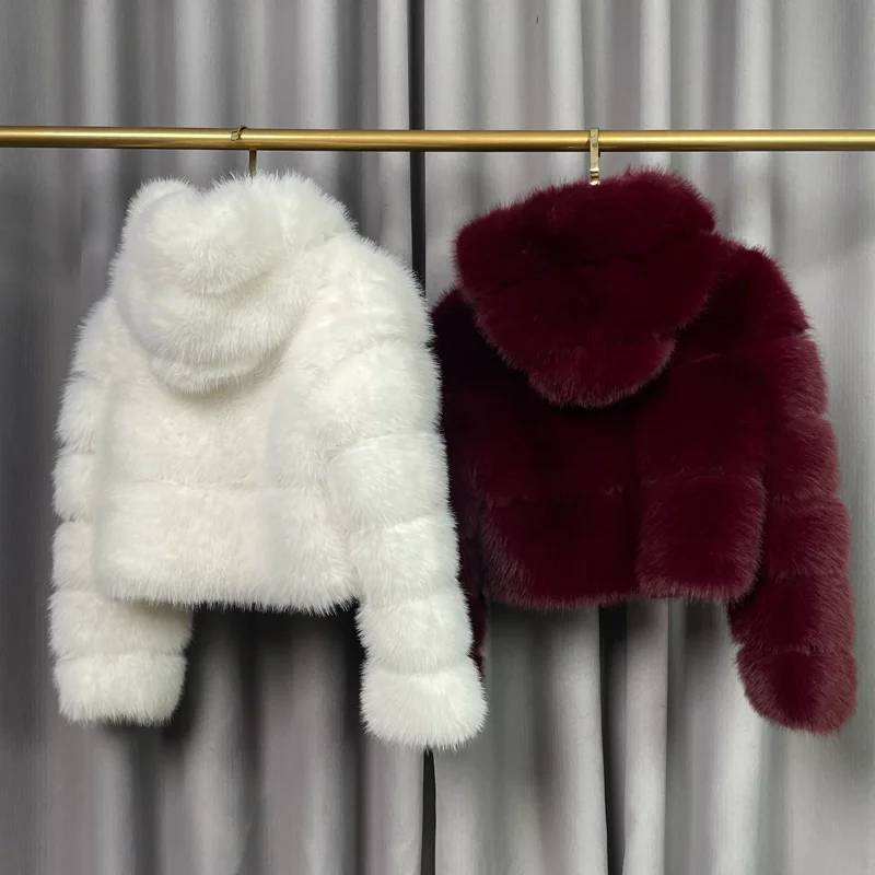 Chaqueta de piel de zorro Artificial para mujer, abrigo corto con capucha, de alta calidad, color negro, cálido para invierno