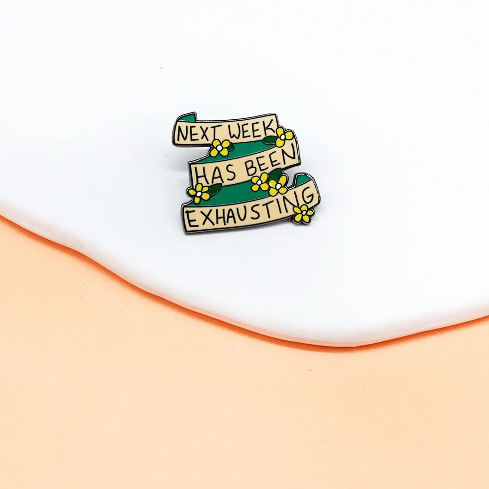 شارة مرهقة الأسبوع المقبل ، دبوس مينا منهك ، عطلة نهاية الأسبوع رائعة