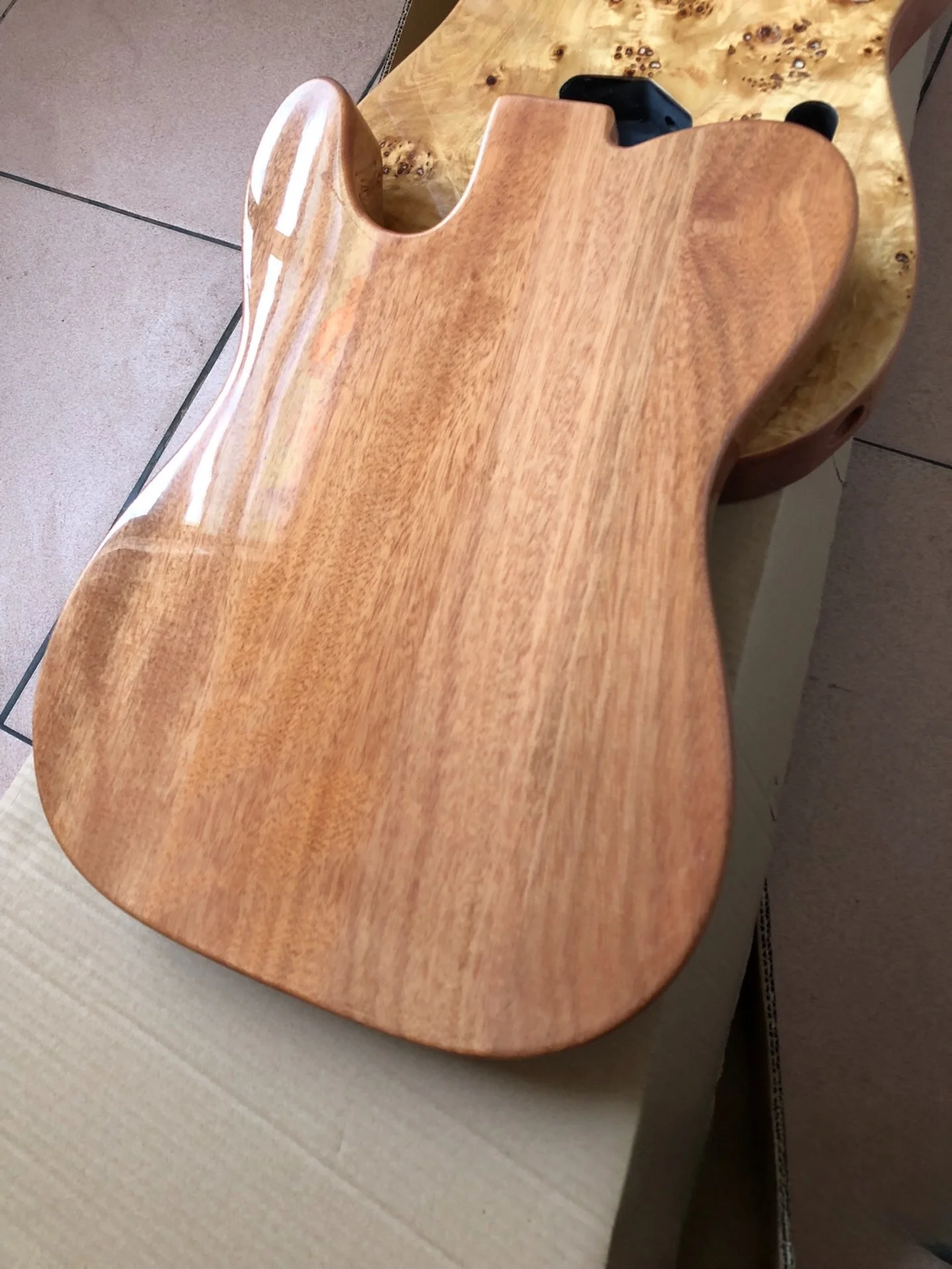New electric guitar body and peach blossom core body in stock