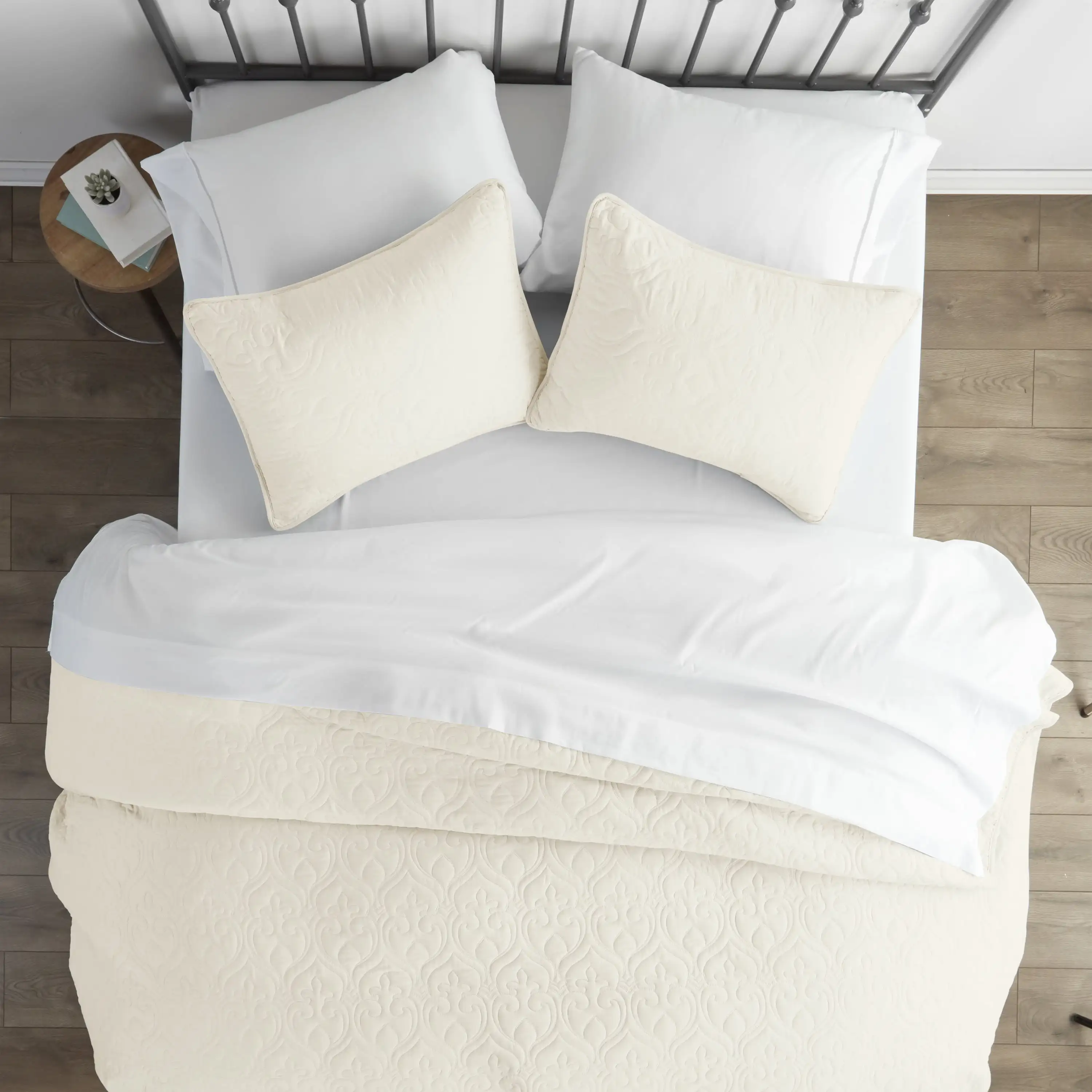 

Ivory Damask Pattern Quilted Coverlet Set, Full/Queen