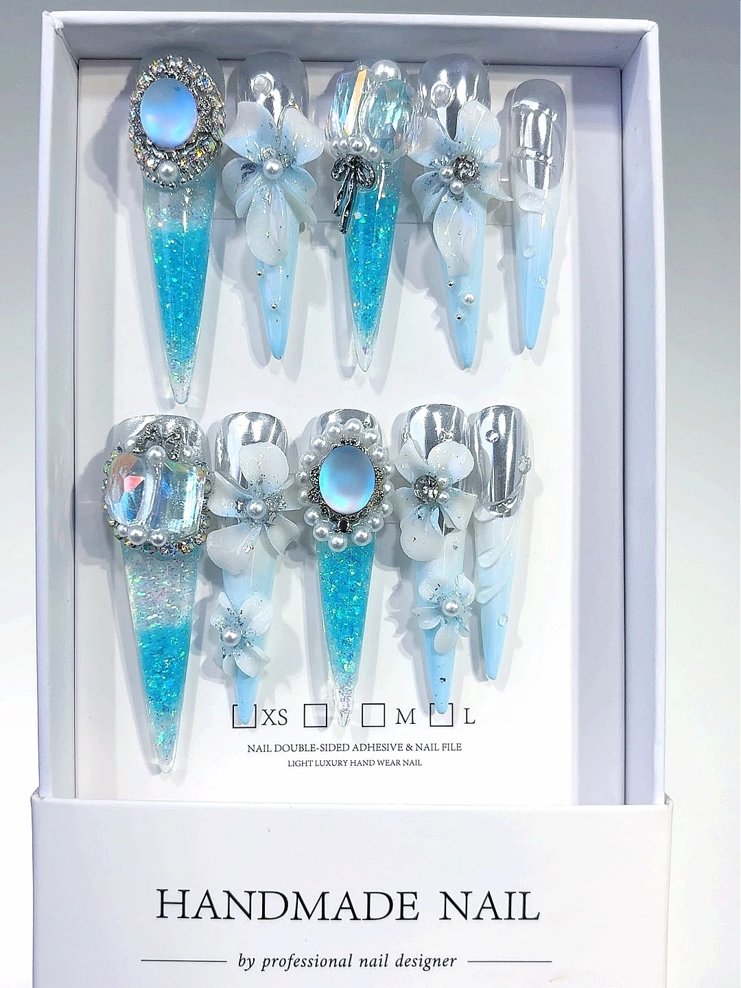 أزرق مائي ثلاثي الأبعاد من حجر القمر الزهري وحجر الراين على الأظافر - أظافر صناعية أنيقة مصنوعة يدويًا مع بريق ثلاثي الأبعاد #5