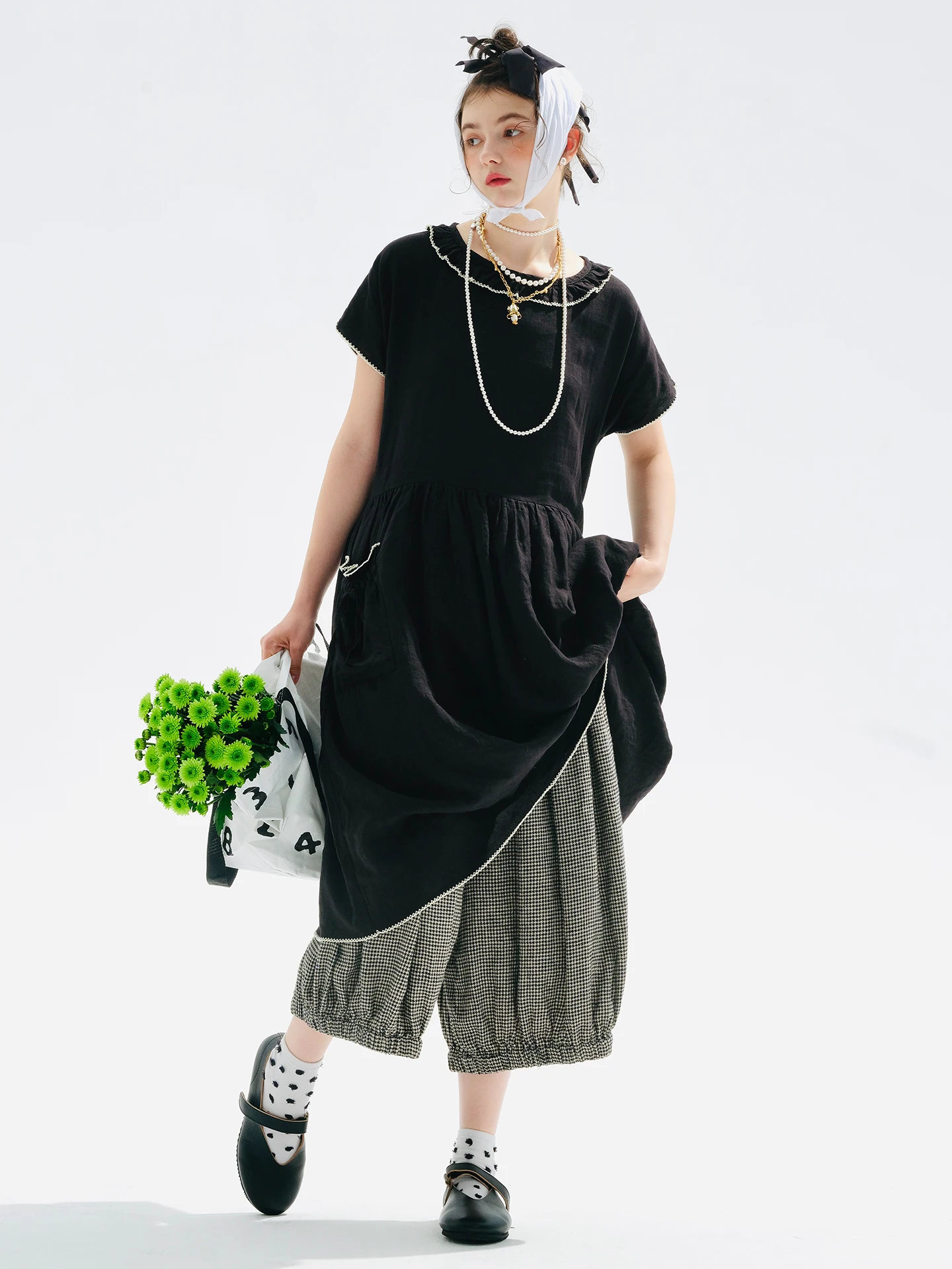 

Women's Black Short - Sleeve Midi Dress with White Stitching Detail and Pocket Design Casual Loose Fit Dress 255200