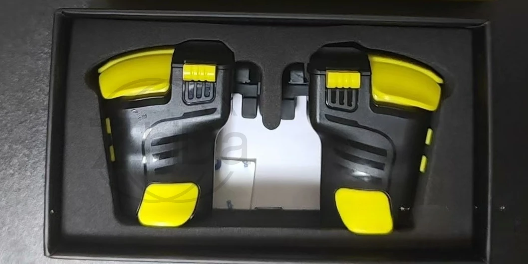 

Eight-finger linkage universal chicken eating artifact gamepad