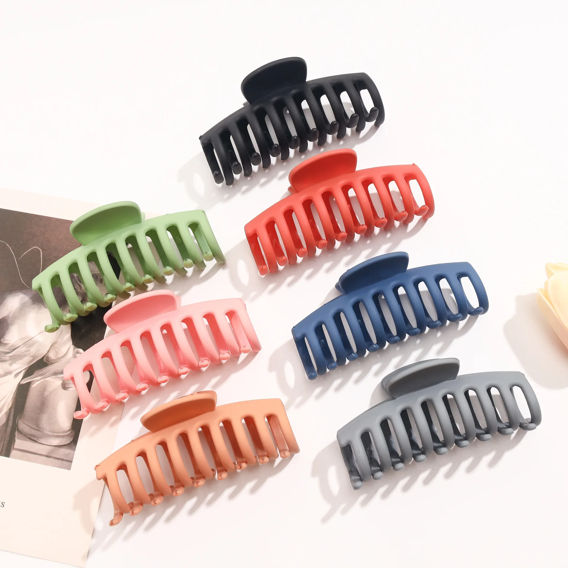 DS In Stock Low Price Clearance 11CM Large Keel Hair Claw Plastic Claw Clip Crab Hair Clip for Women Girls Hair Accessories