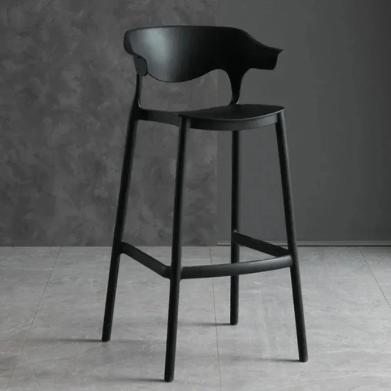 Chaises de bar en plastique empilables minimalistes modernes, tabouret haut avec dossier, design peu encombrant, piste de bar simple nordique