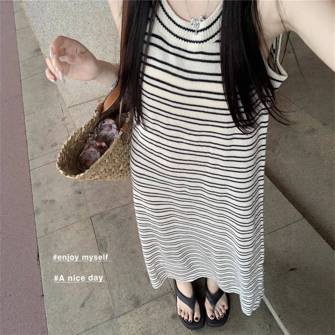 ลาย Camisole ถักชุดผู้หญิง 2025 ฤดูร้อนหลวมสบายๆเสื้อยืด Over-the-Knee Beach ชุดยาวอินเทรนด์