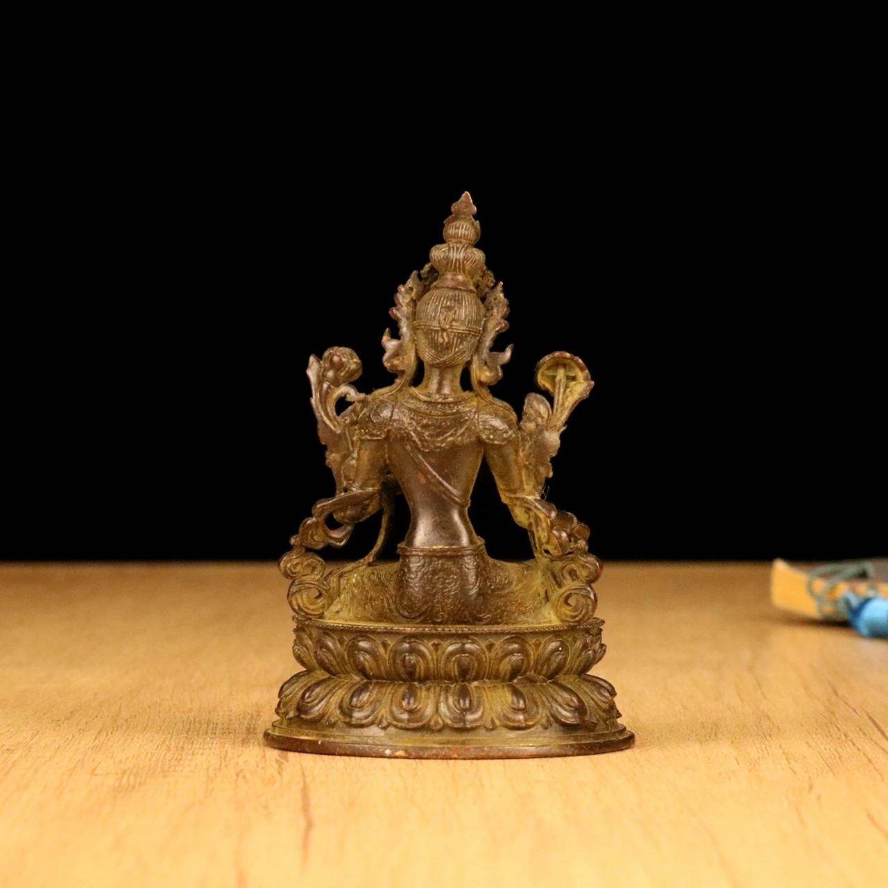 Metal ornament Buddha statue Alloy Tara Bodhisattva weighs 160g, height 8.8cm, width 6cm, front and back length 4.1cm