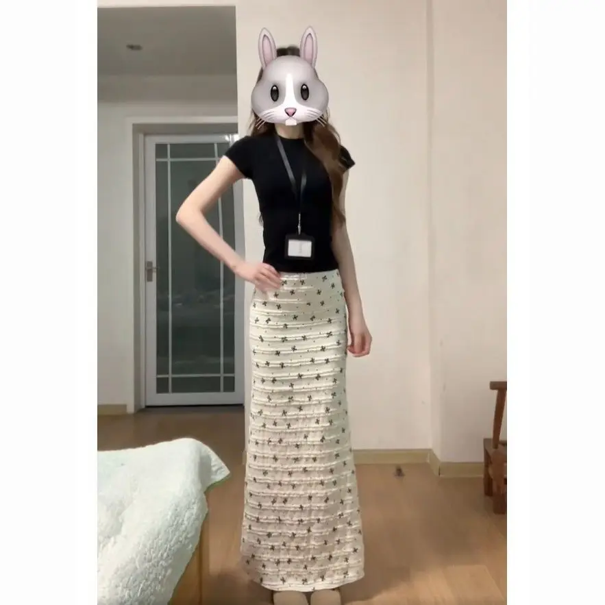 

Новинка Весна-Лето: Женский комплект из приталенной футболки с коротким рукавом и юбки с высокой талией, цветочным принтом и многоярусной юбкой-«торт» для повседневной носки