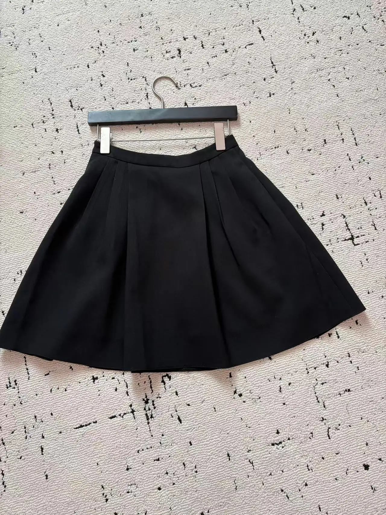 

Новая летняя минималистичная короткая юбка с высокой талией, расклешенная, повседневная, для работы, женская, А-силуэт, дышащая, приятная к телу