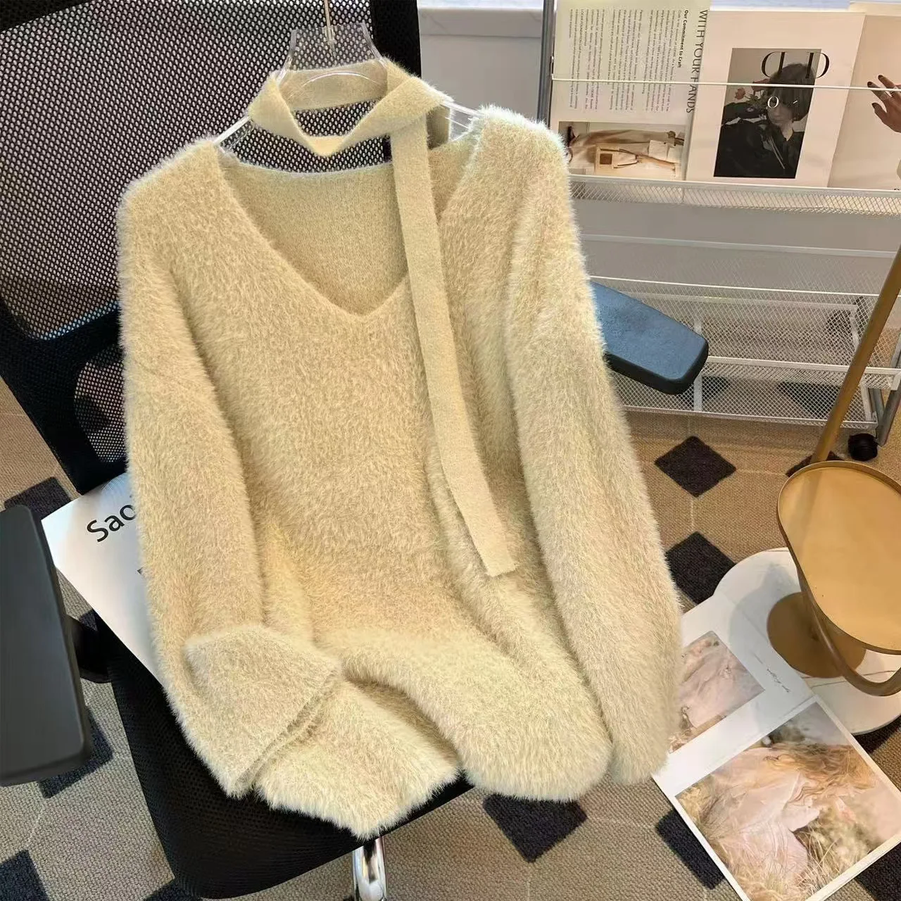 2026 Temperament Elegant Simple Fashion Design Sense Knitted Women Autumn and Winter Soft Waxy Loose Lazy Wind Sweater Tide