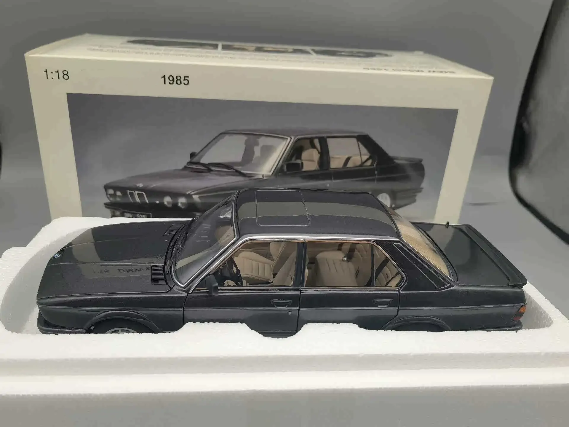 Autoart 1:18 M535i 1985 Black Alloy Fully Open Simulation Limited Edition Alloy Metal Static Car Model Toy Gift