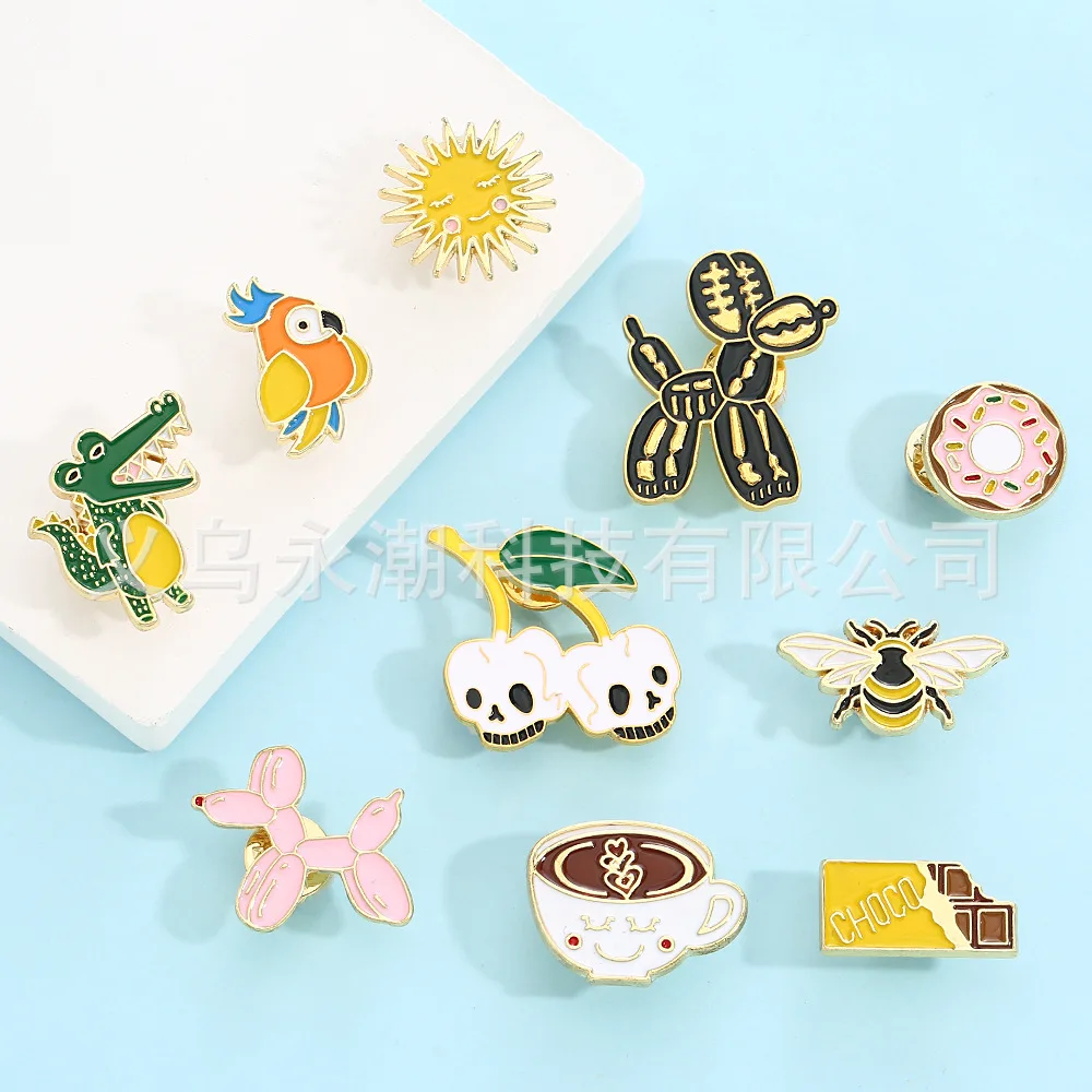 دبابيس الكلاب الكرتونية الإبداعية، والإكسسوارات المتخصصة، وأنماط مختلفة من الحقائب الشخصية والملابس والإكسسوارات