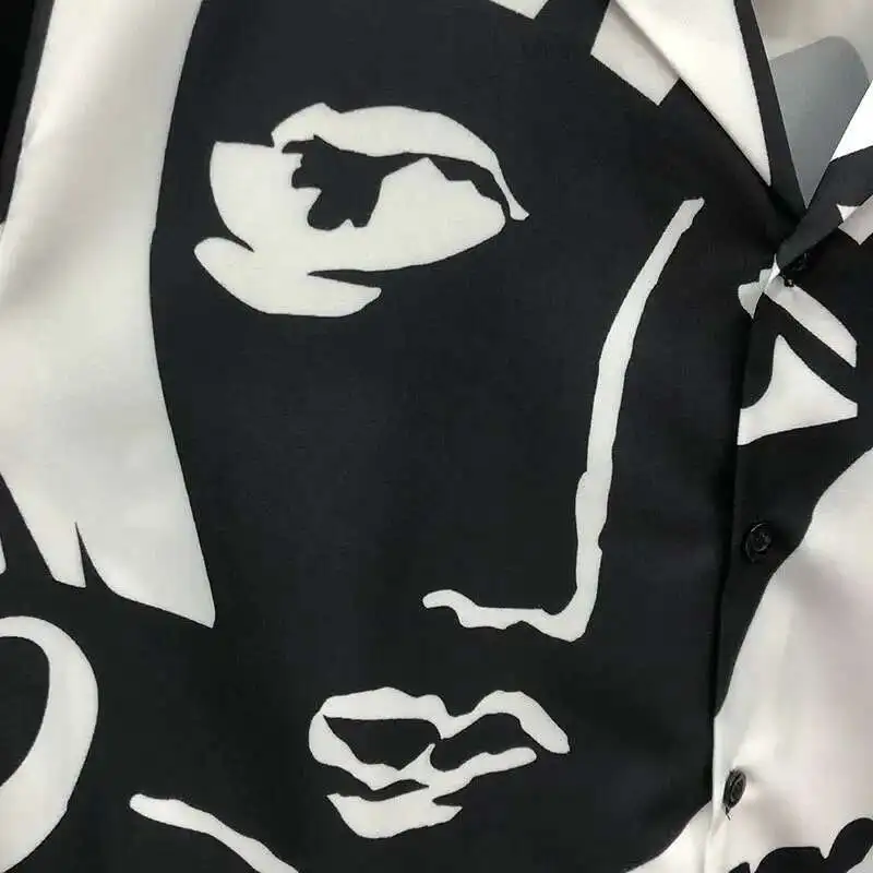 Camisa masculina com estampa contrastante de manga curta, streetwear casual, camisa retrato, preto e branco, verão