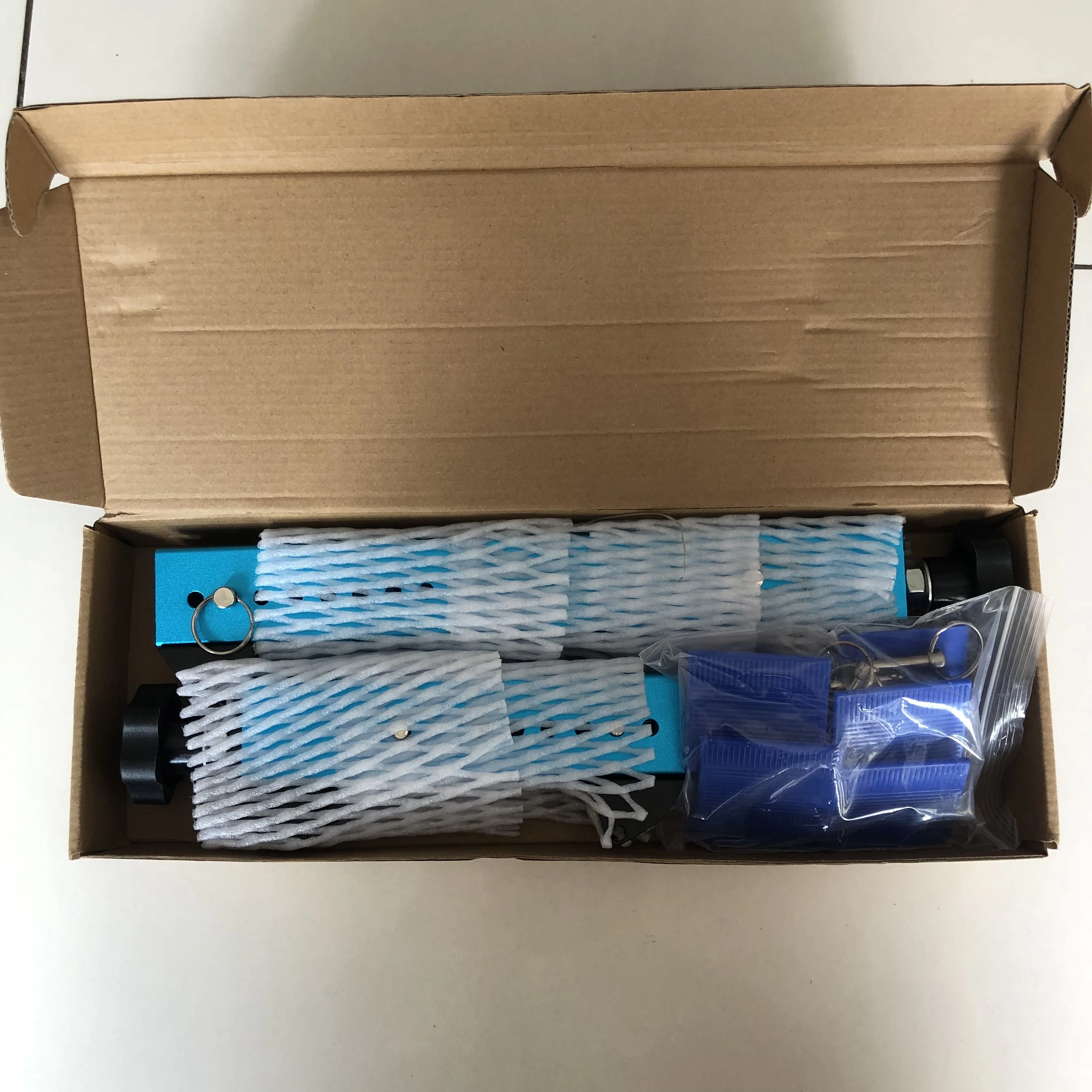 車体のへこみ修理用、外側サポートツール付き分割型板金拡張器