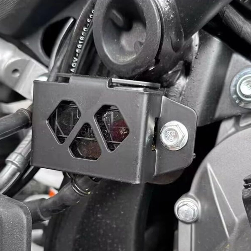 

Motorcycle Rear Brake Fluid Reservoir Tank Guard Brake Master Cylinder Protector Cover For CFMOTO 450MT IBEX450 2024 2025