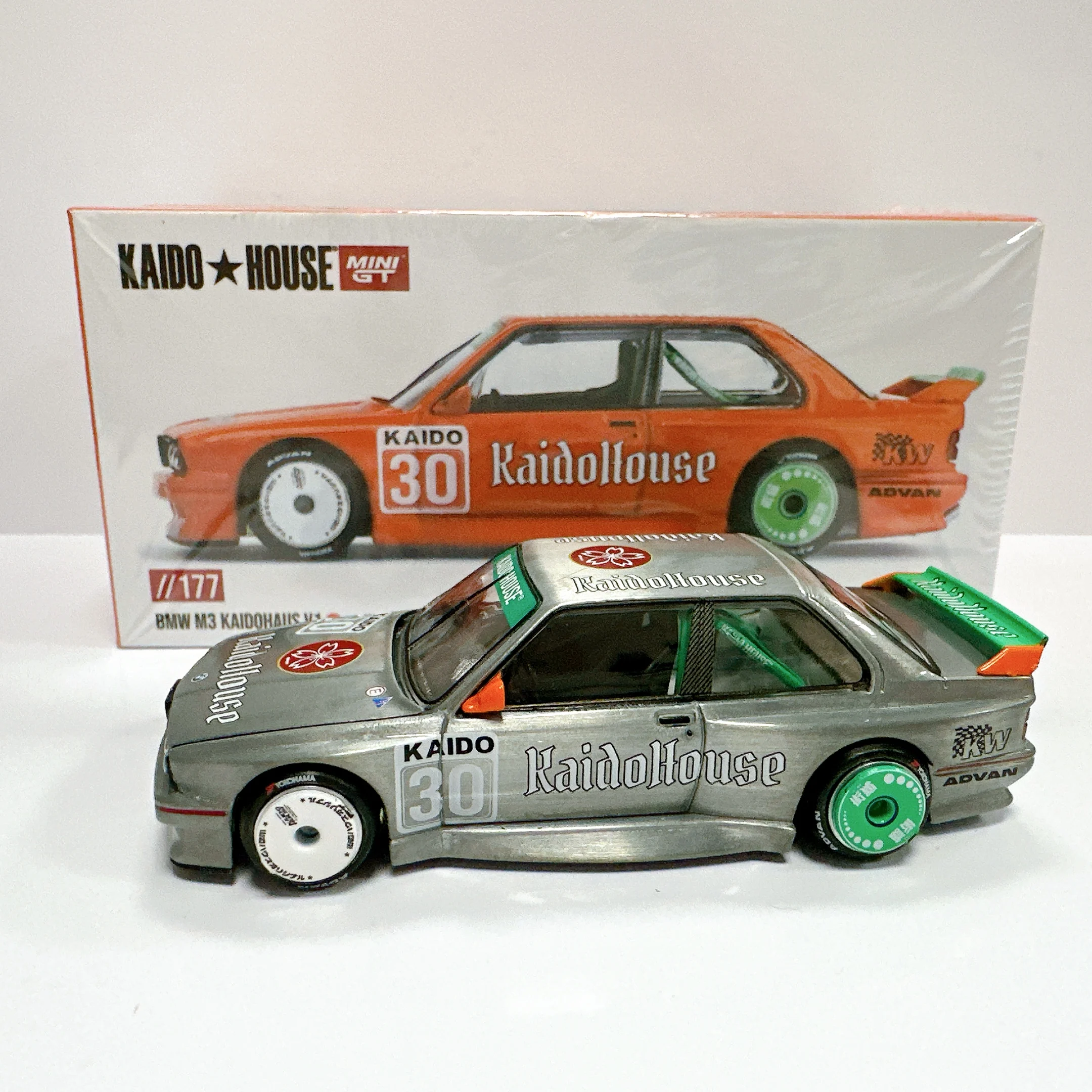 

Kaido House 177 *CHASE* 1:64 BMW M3 Литая под давлением модель автомобиля с открывающимся капотом MINIGT KHMG