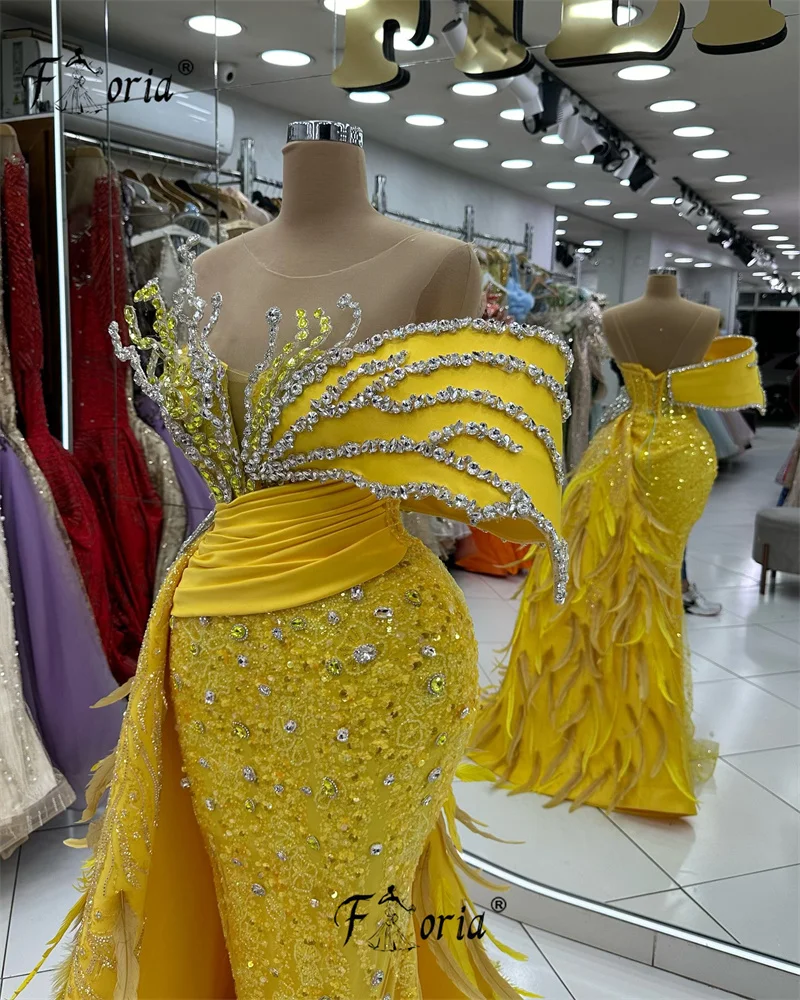 Żółta suknia ślubna Mermaid z koralikami vestidos largos de gala noche Dubai Woman Suknie ślubne Pióra Kryształowe aplikacje Formales