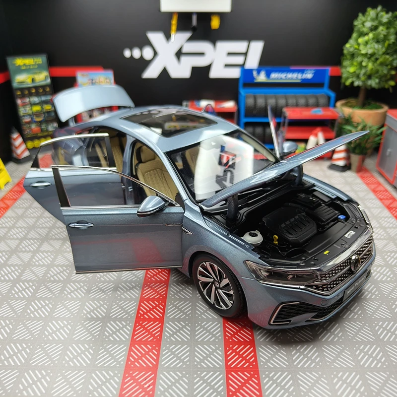 New 1:18 2023 VW PASSAT Alloy Car Model Diecast Metal Vehicles Car Model High Simulation Collection Children Toy Gift Decoration