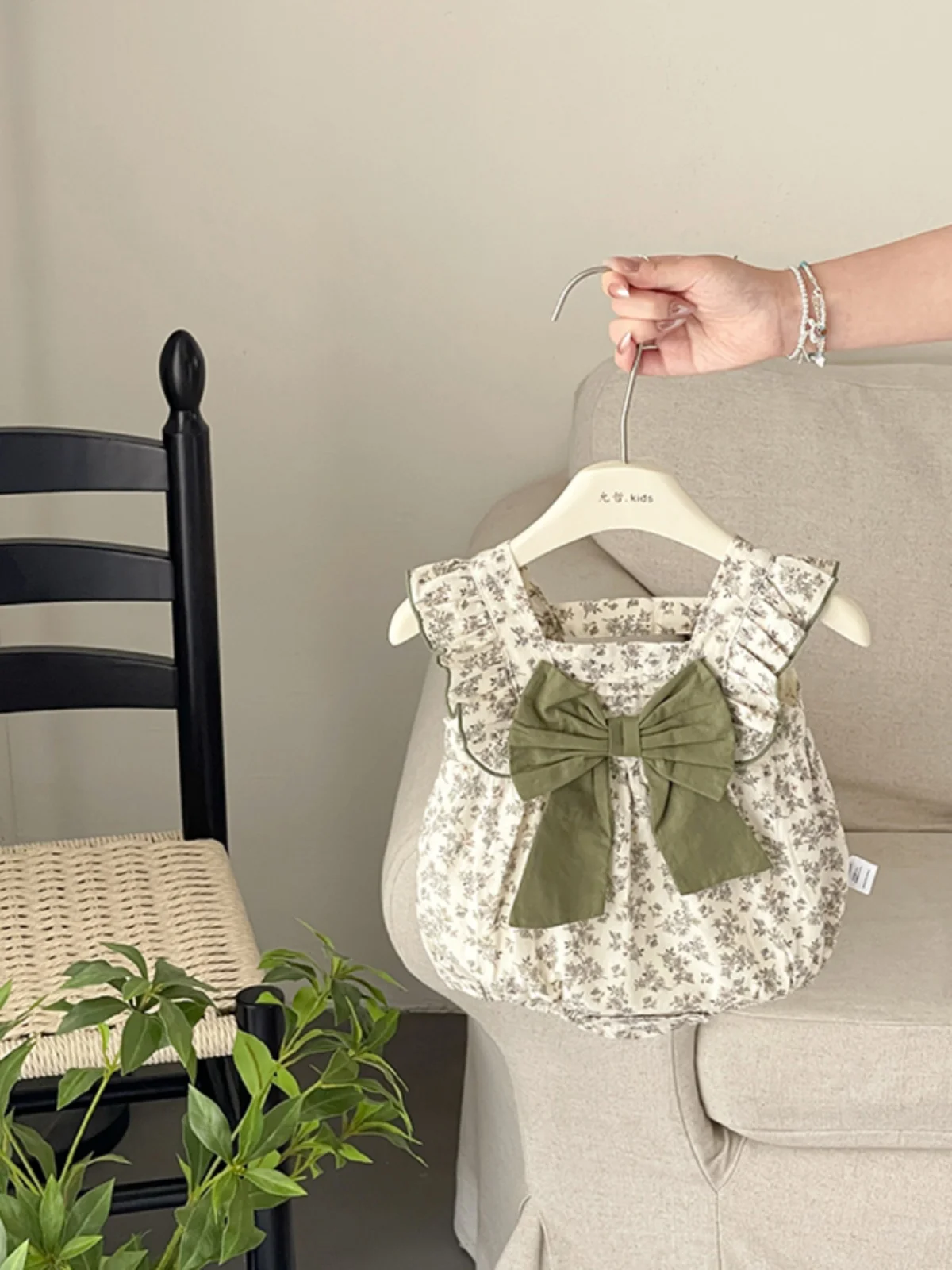 

Adorable Infant Summer Outfit Thin e Bodysuit with Knot No-Sves Clothes for Cling Trendy Cotton Blend