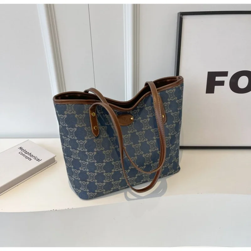 حقيبة كتف نسائية مصنوعة من الجلد الفاخر تتميز بنمط باريس العصري خفيف الوزن وناعم للاستخدام اليومي #4