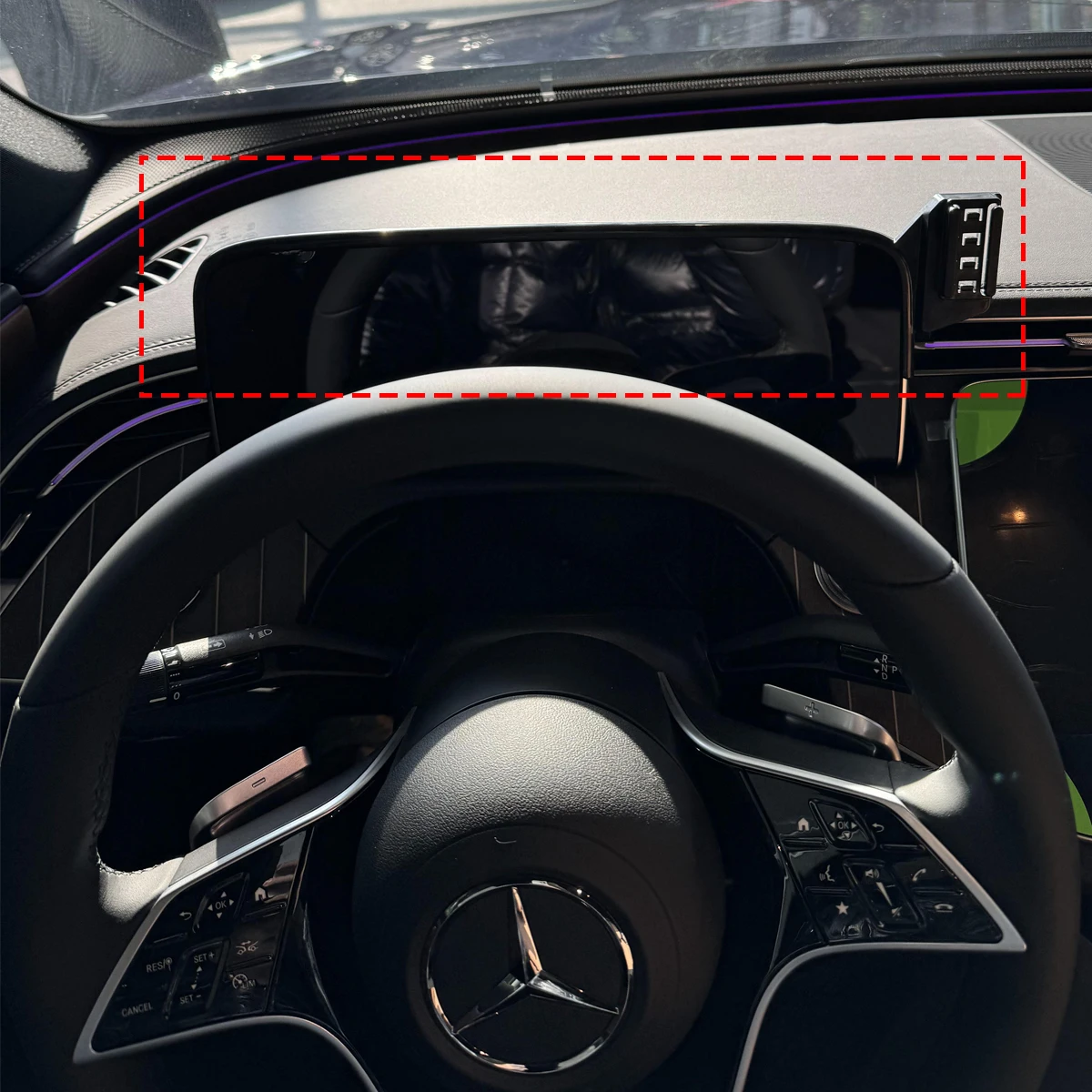 Auto-Handyhalterung für Mercedes-Benz E-Klasse W214 2024 2025 mit kabelloser Ladefunktion und spezieller magnetischer Basis – Detail 1