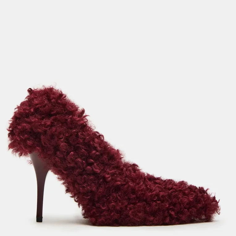 

Красные туфли-лодочки на шпильке с острым носком, украшенные искусственным мехом, элегантные, однотонные, для банкетов и свадеб