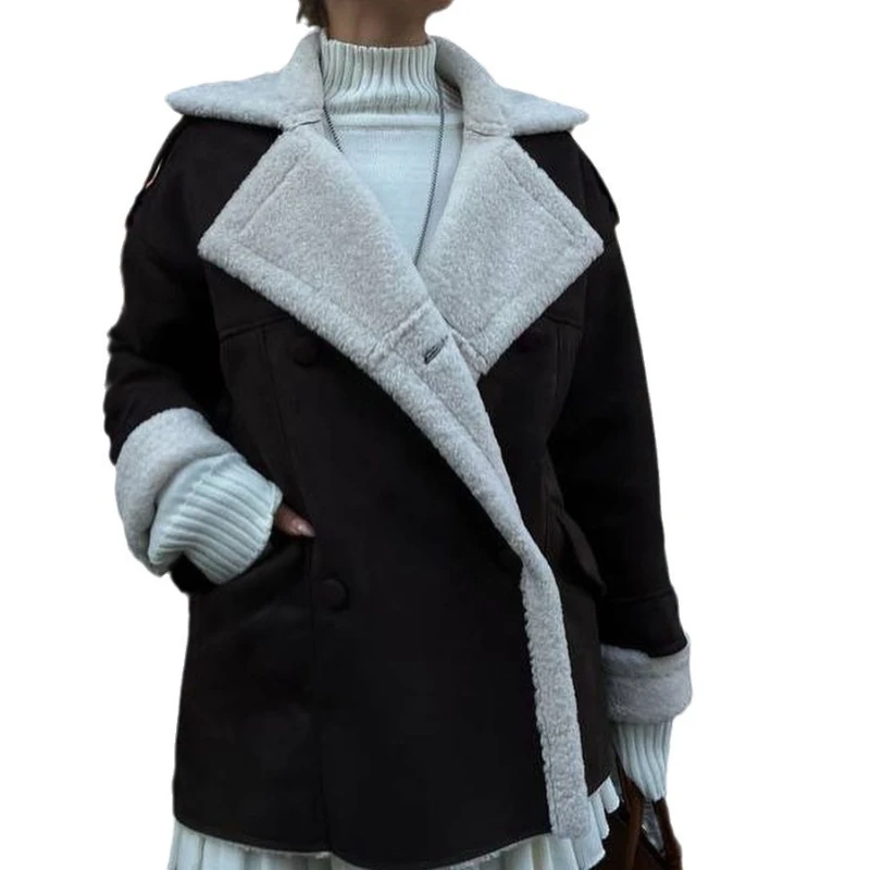 Nowa kolekcja jesień/zima 2025: uniwersalna kurtka damska z imitacji shearlingu w stylu casual.