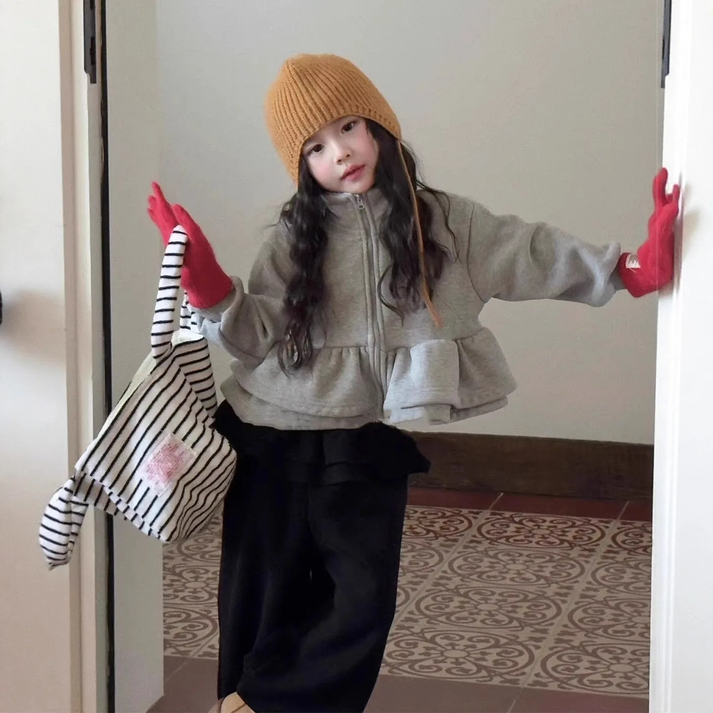 الأطفال سترة الفتيات هيم مزدوج الصوف سميكة سستة معطف فوقي 2025 شتاء جديد ملابس الأطفال الموضة