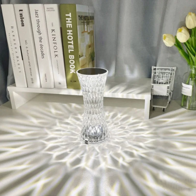 Lámpara de mesa de diamante de cristal, luces nocturnas que cambian de 16 colores, forma de cintura pequeña, recargable, mesita de noche, lámpara de dormitorio con botón táctil