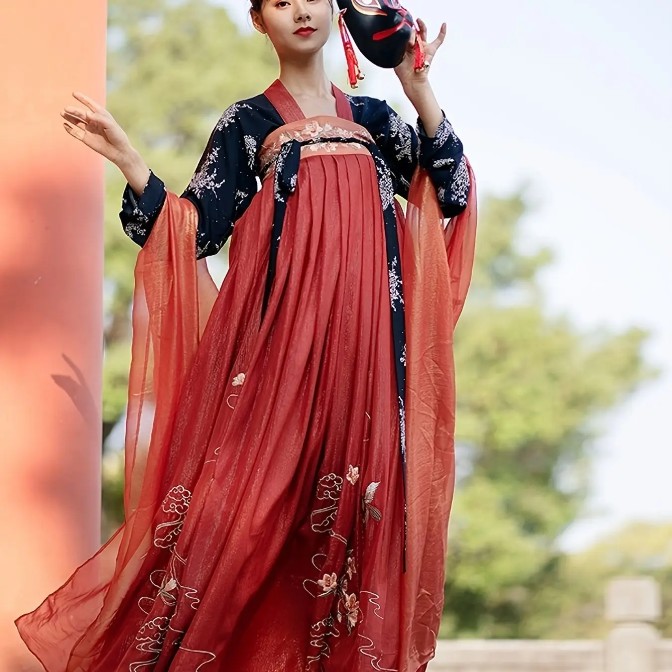 

Chinese Cosplay Hanfu Embroidery Ruqun Ancient Traditional Costumes The Hang Dynasty Womens Clothing