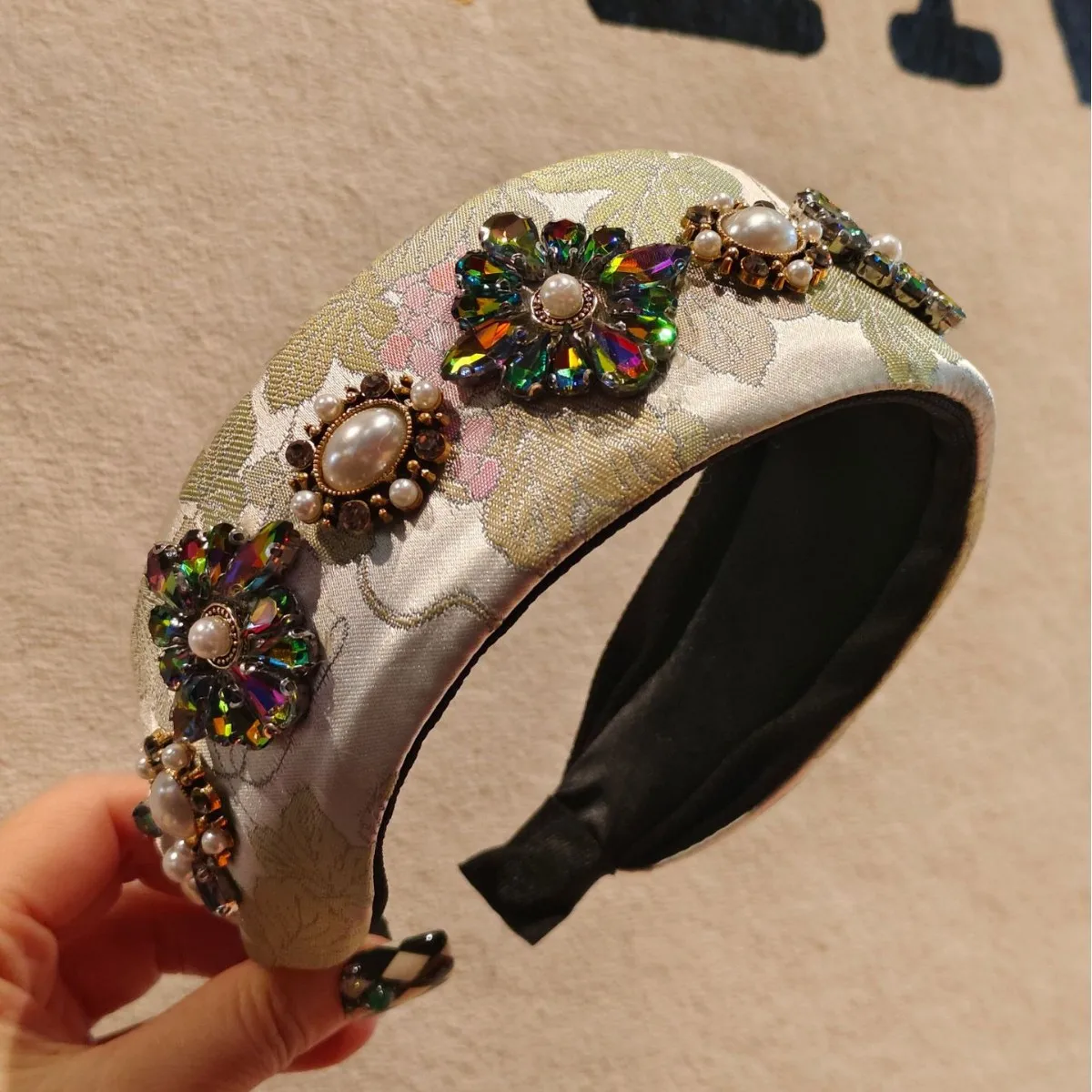 2026 Spring Festival new product new Chinese style embroidery diamond flower headband retro light luxury high-end headdress wide
