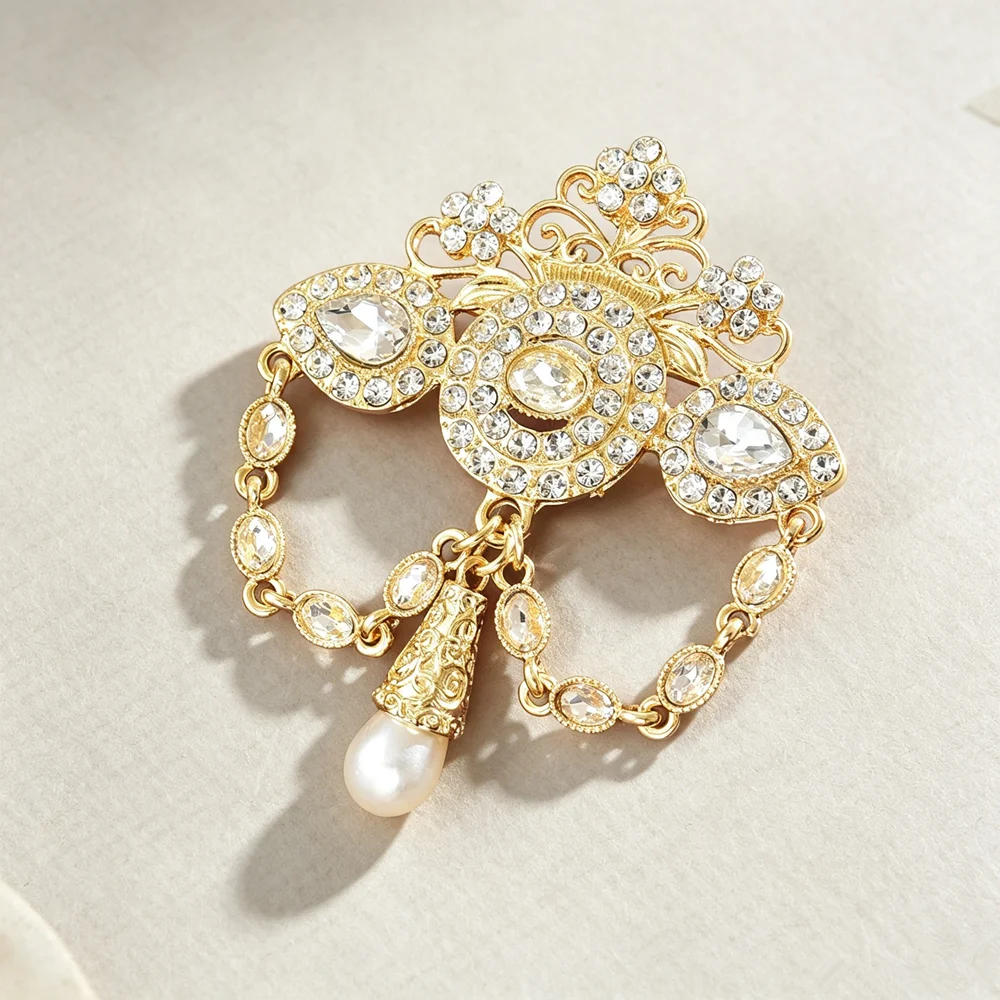 Luxury Bohemian Women Brooch Pin Shiny Crystal Inlaid Hollow Floral Shape With Pearl Tassel For Bridal Wedding Party Wear