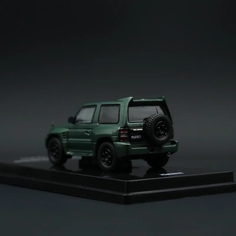 

INNO In Stock 1:64 MITSUBISHI PAJERO EVOLUTION Satin Green Diecast Diorama Car Model Collection Miniature Toys