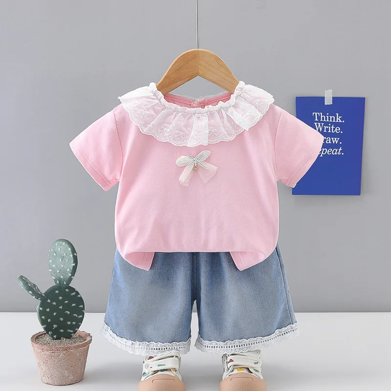 

Комплект из 2 предметов для маленьких девочек: летняя футболка с кружевным воротником и бантом + джинсовые шорты, милый повседневный комплект для детей 0-5 лет