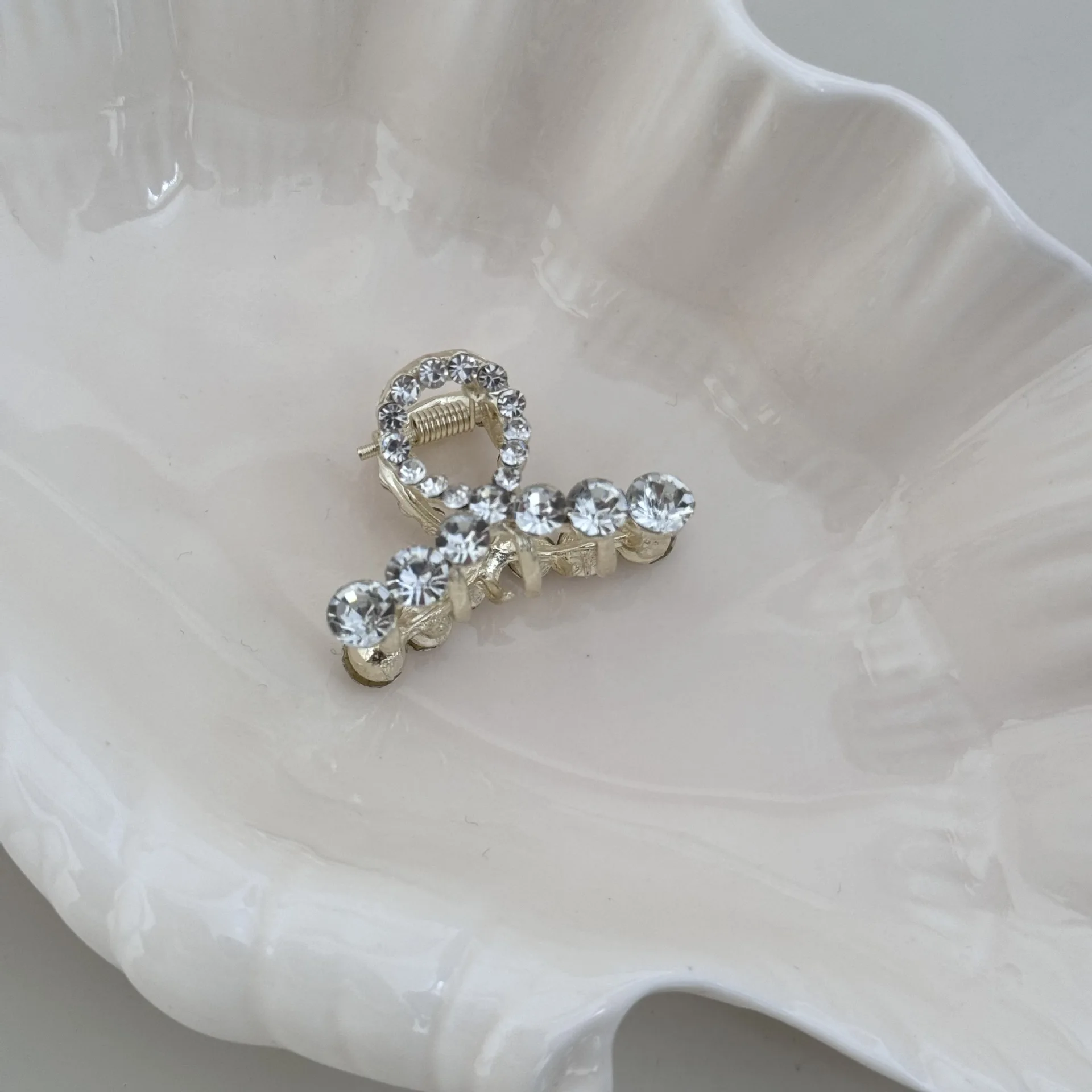 High-End Hair Clips 2025 New Bangs Pearl Shark Small Grab Clip Female Back of the Head Spoon Clip Half Tie Hair Accessories