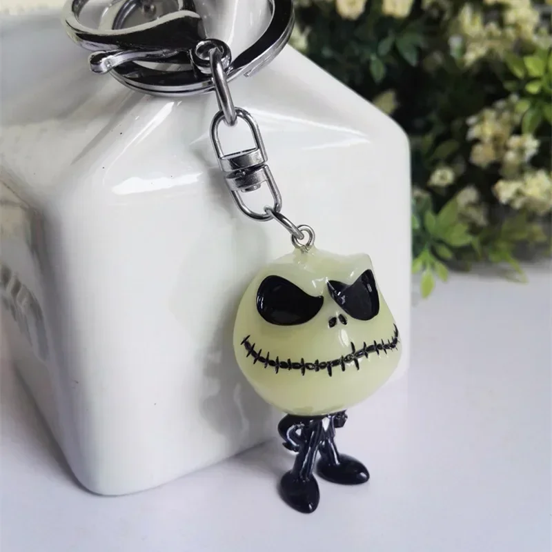 Llavero luminoso de Disney The Nightmare, colgantes creativos de dibujos animados de Jack y calavera para bolsos, llaveros en la decoración del teléfono, regalos de Halloween