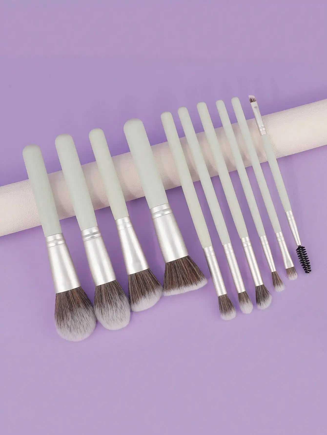 New 10-Piece Makeup Brush Set Includes a Concealer Brush, Blush Brush, Eyeshadow Brush, Highlighter Brush, and Foundation Brush