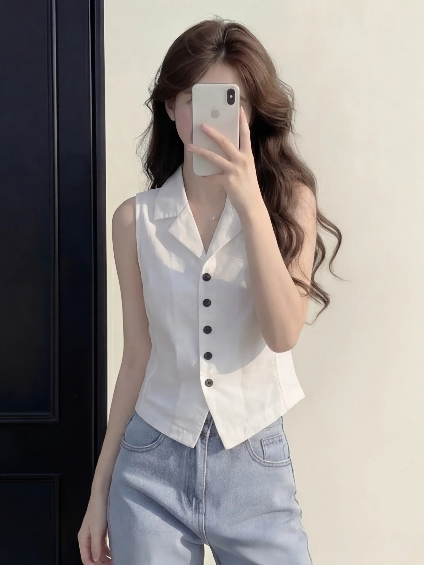 

Slim Fit Single-Button White Sleeveless Vest Women's Fashionable Summer Trendy Top Elastic Patched Short Length A-Line Vest