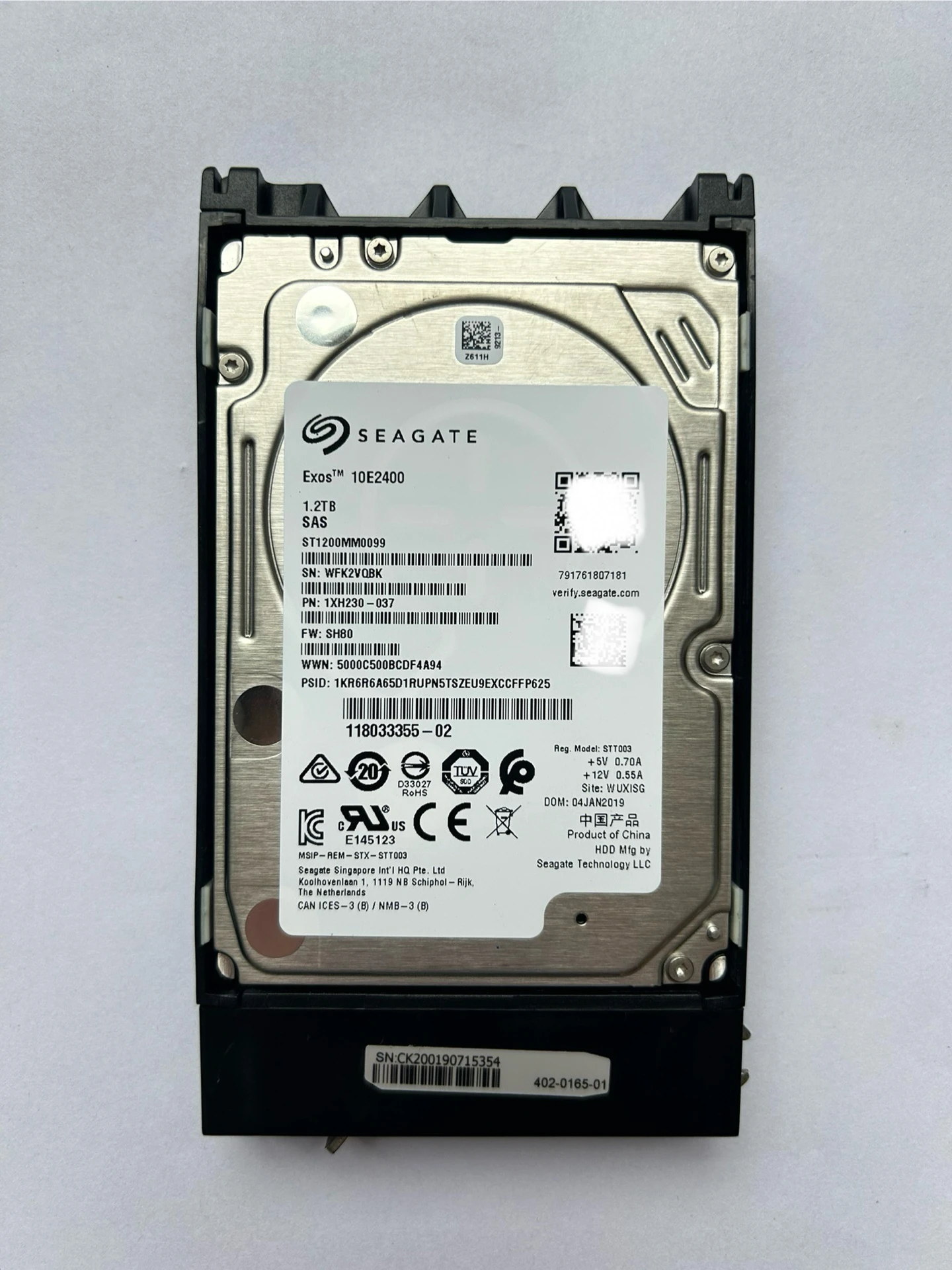 Серверный жесткий диск известного бренда ST1200MM0099