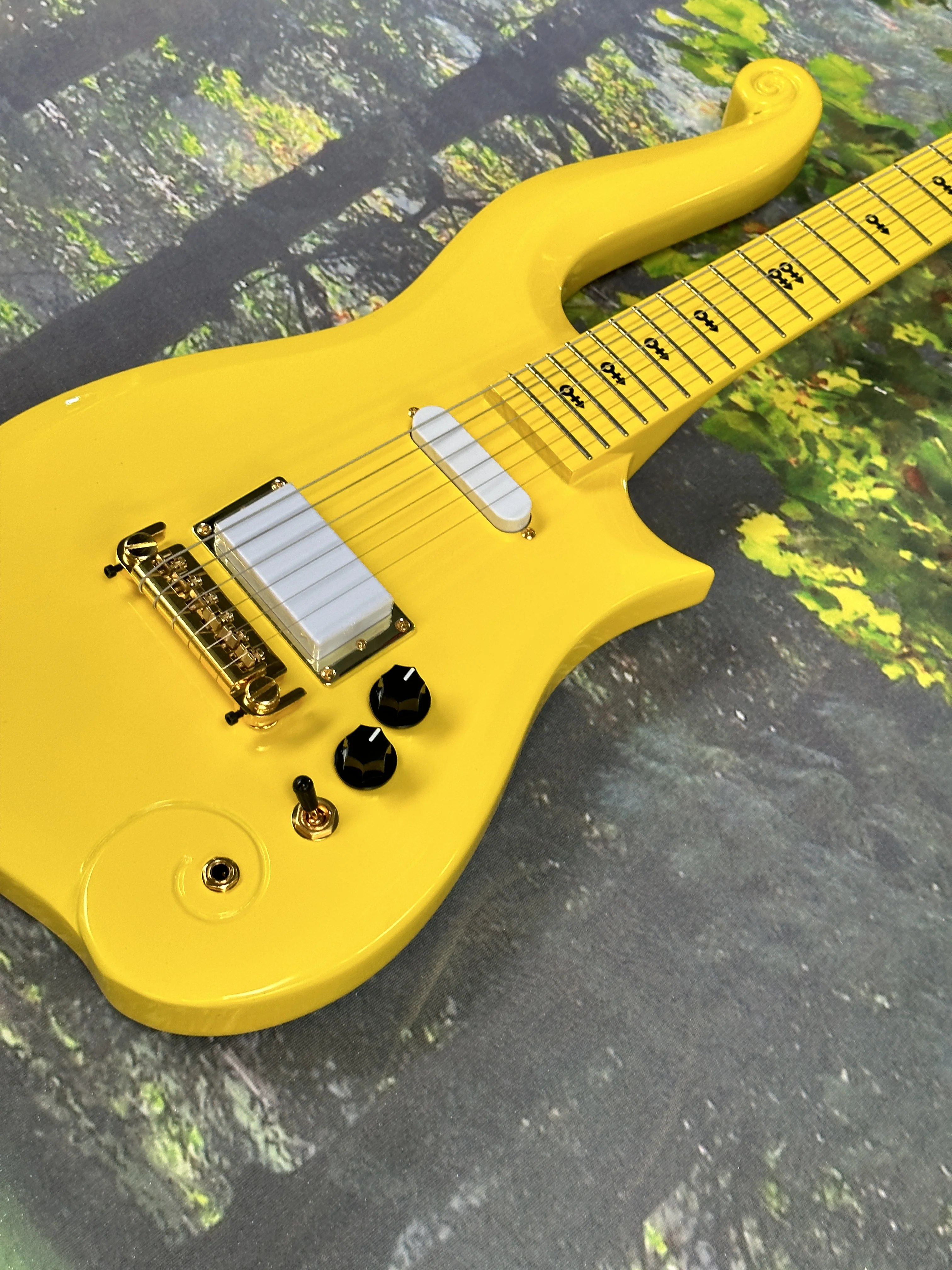 جيتار كهربائي أصفر برينس كلاود، جيتار لوحة أصابع من خشب القيقب، جيتار مكون من 6 أوتار